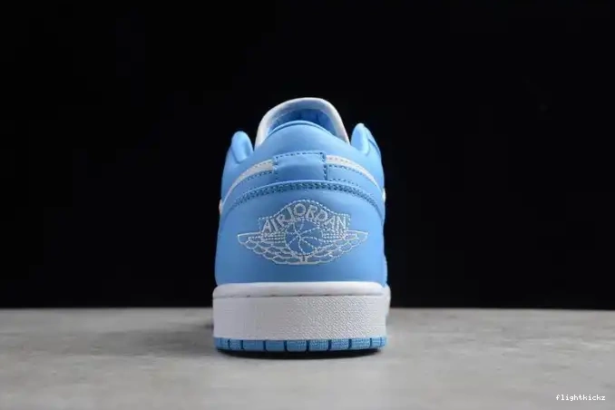AO9944-441 Jordan (W) Air UNC Low 1 0615
